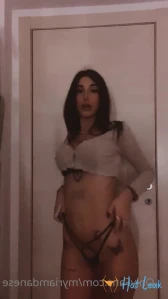 1923121
