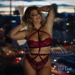 Curvy Queen