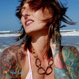 Nikki Beez
