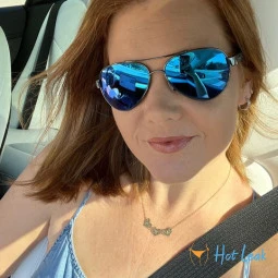Redhotwife88